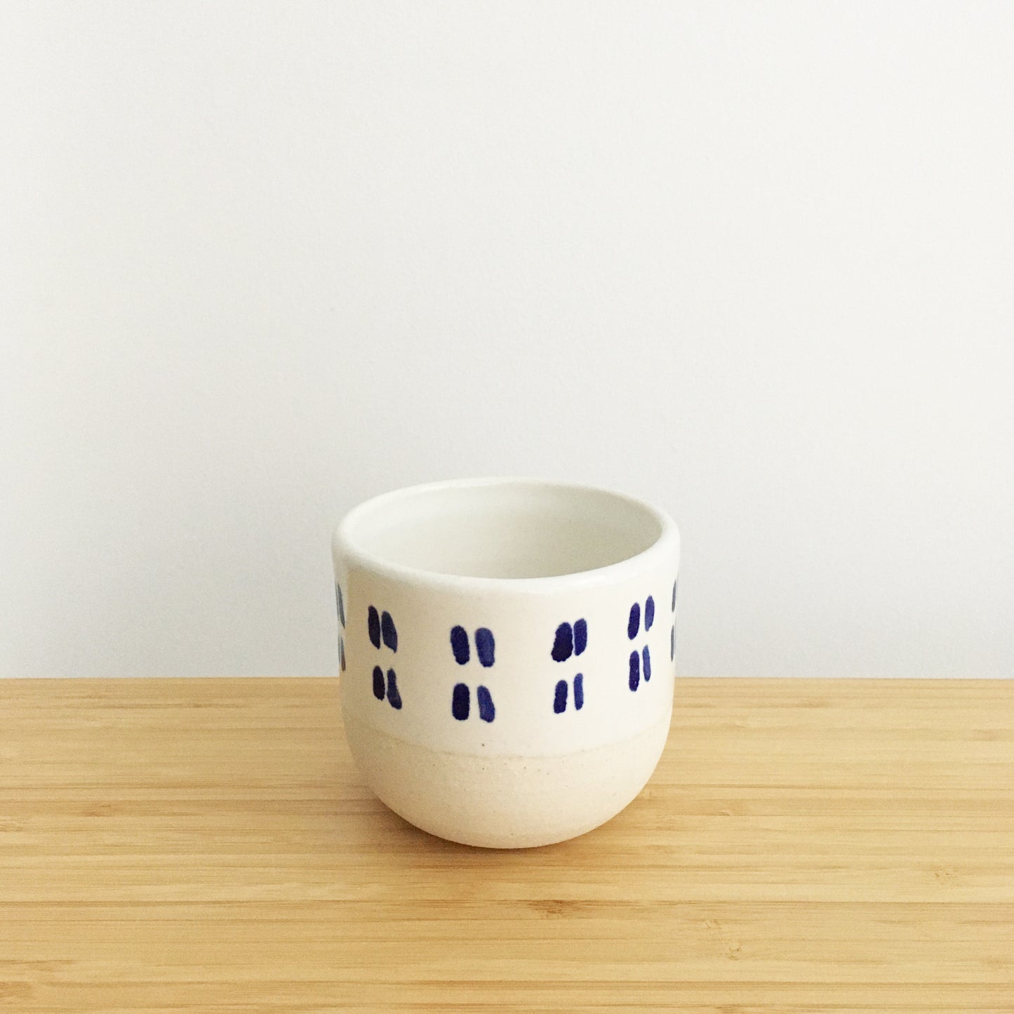 Round Cup, short, blue dashes