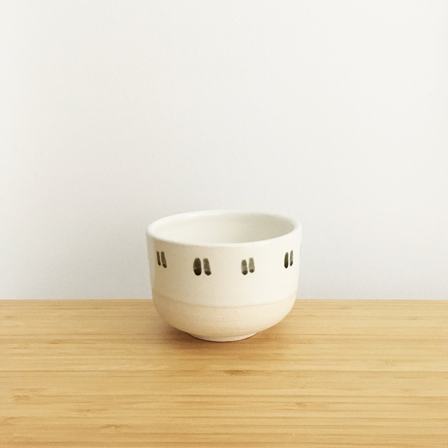 Round Bowl with Ring, small, double thin dashes