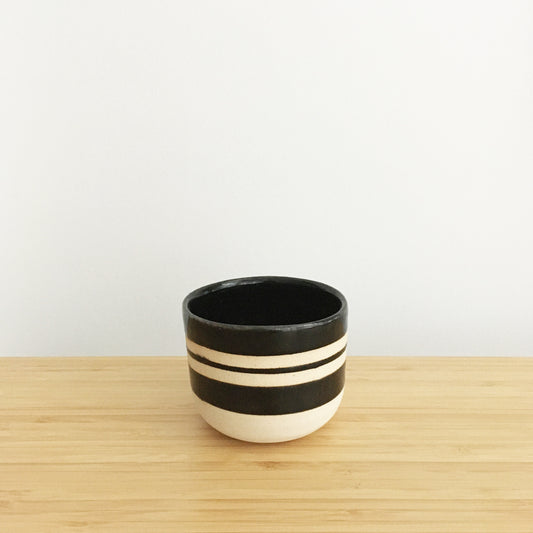 Round Cup, short, black stripes
